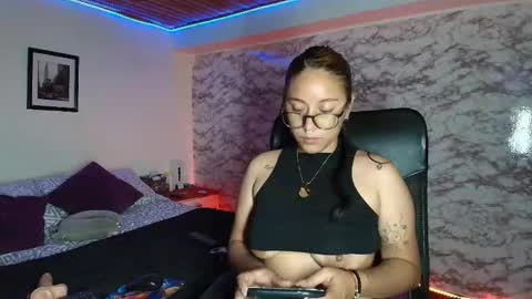 Snapshot of camila_iroose chatting on February 10, 2:04 am Camila Roose online show from February 10, 2:04 am