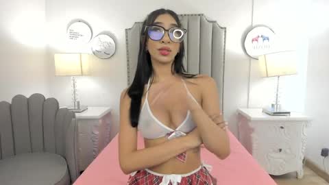 Snapshot of camila_sunsen chatting on May 13, 1:25 am camila sunsen online show from May 13, 1:25 am