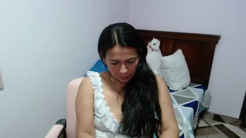 Snapshot of camila_vargas_ chatting on July 28, 8:52 pm Camila Vargas online show from July 28, 8:52 pm