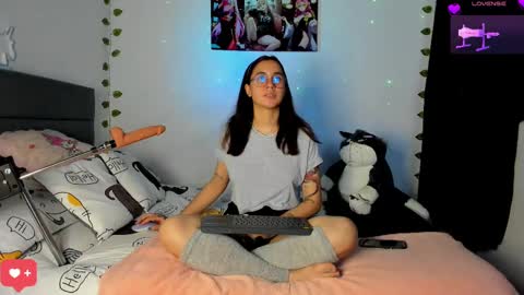 CAMILAA LEE  online show from March 4, 1:12 am