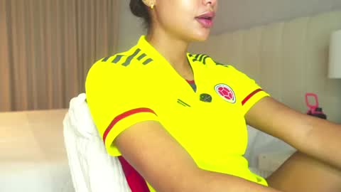 Snapshot of camilagomezz chatting on June 16, 11:07 pm Camila online show from June 16, 11:07 pm