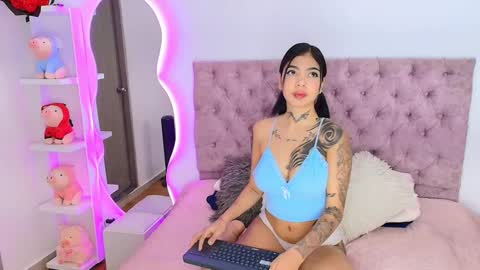 Snapshot of camilavelour chatting on May 25, 10:54 am Camila Velour online show from May 25, 10:54 am