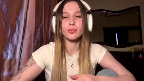 Snapshot of camilermon chatting on March 9, 7:34 am Miki online show from March 9, 7:34 am