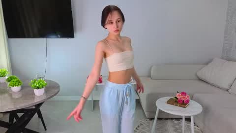 Snapshot of camillahooser chatting on March 17, 1:21 am May online show from March 17, 1:21 am