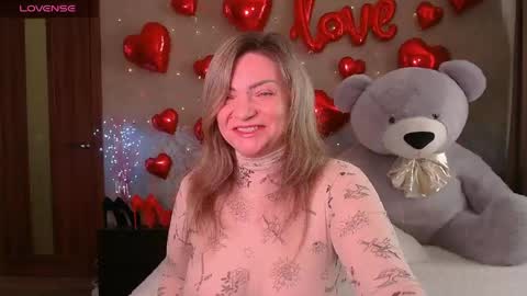 Snapshot of camille_game chatting on April 22, 6:05 am Camille Game online show from April 22, 6:05 am