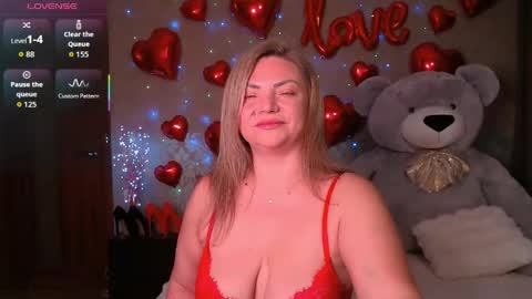 Snapshot of camille_game chatting on June 5, 9:09 pm Camille Game online show from June 5, 9:09 pm