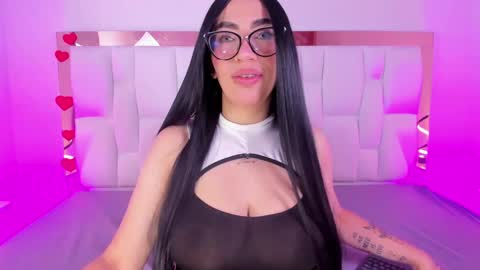 Snapshot of camille_juicy chatting on May 15, 12:56 pm Camille online show from May 15, 12:56 pm