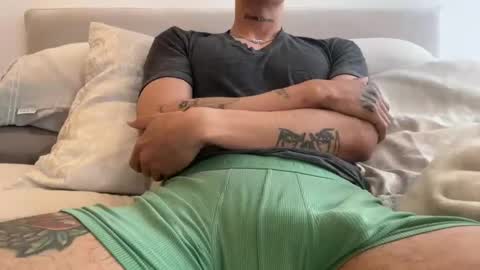 Snapshot of camilo__ chatting on February 20, 10:10 pm camilo online show from February 20, 10:10 pm