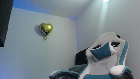Snapshot of camilo_contre21 chatting on June 19, 8:34 pm camilo_contre21 online show from June 19, 8:34 pm