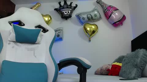 Snapshot of camilo_contre21 chatting on July 8, 8:57 pm camilo_contre21 online show from July 8, 8:57 pm