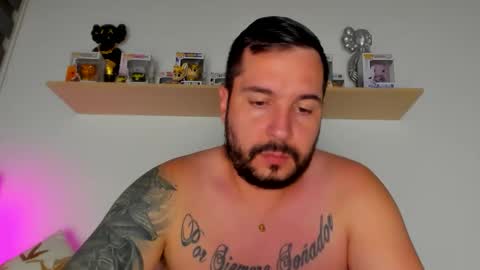 camilo_restrepo21 online show from January 19, 12:14 am