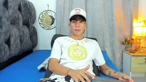 Snapshot of camilobass_ chatting on April 10, 1:22 am Camilo Bass online show from April 10, 1:22 am