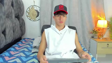 Snapshot of camilobass_ chatting on April 14, 1:44 am Camilo Bass online show from April 14, 1:44 am