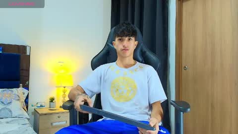Snapshot of camilobass_ chatting on April 26, 7:33 pm Camilo Bass online show from April 26, 7:33 pm