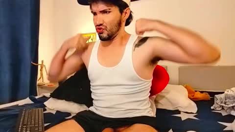 Snapshot of camilosaennz chatting on April 19, 5:18 am camilo online show from April 19, 5:18 am