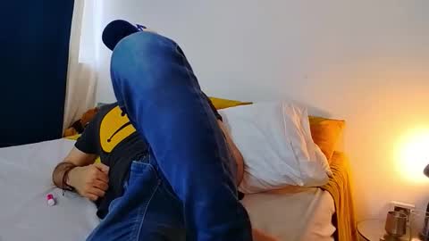 Snapshot of camilosaennz chatting on May 24, 2:33 pm camilo online show from May 24, 2:33 pm