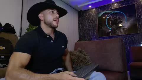 Snapshot of camilowatson chatting on May 5, 1:57 am Camilo Watson online show from May 5, 1:57 am