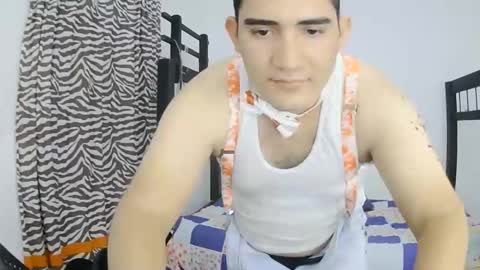 Snapshot of camilowhite_ chatting on October 27, 8:35 pm Camilowhite online show from October 27, 8:35 pm
