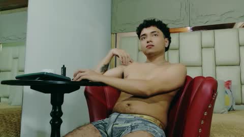 CamilowhiteS online show from March 17, 8:45 pm