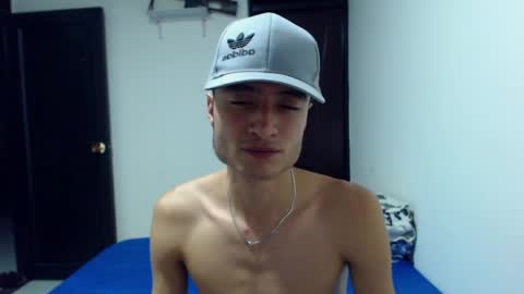 Snapshot of camiloyw2 chatting on April 24, 11:29 pm CAMILO online show from April 24, 11:29 pm