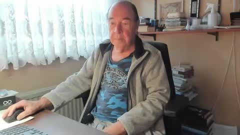 Snapshot of cammee chatting on February 8, 8:42 am Cammee online show from February 8, 8:42 am