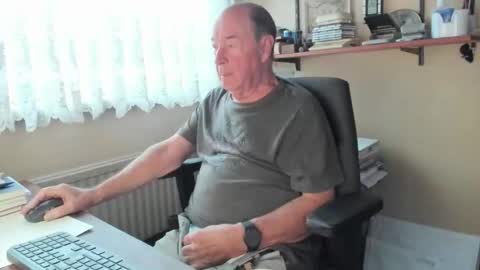 Snapshot of cammee chatting on December 2, 8:08 am Cammee online show from December 2, 8:08 am