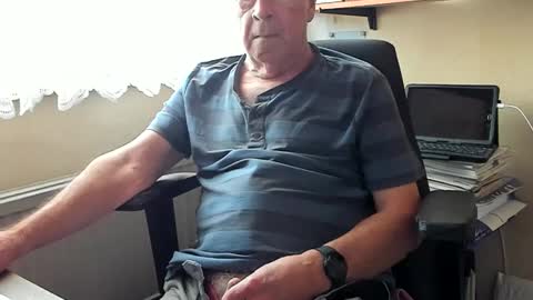 Snapshot of cammee chatting on December 14, 11:04 am Cammee online show from December 14, 11:04 am