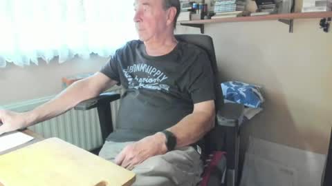Snapshot of cammee chatting on July 5, 8:43 am Cammee online show from July 5, 8:43 am