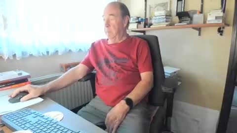 Snapshot of cammee chatting on August 2, 8:35 am Cammee online show from August 2, 8:35 am