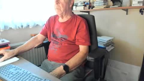 Snapshot of cammee chatting on August 3, 6:56 am Cammee online show from August 3, 6:56 am