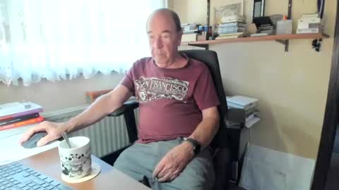 Snapshot of cammee chatting on August 6, 8:16 am Cammee online show from August 6, 8:16 am