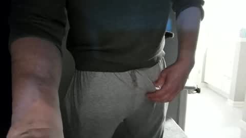Snapshot of cammyman6900 chatting on April 30, 3:57 am cammyman6900 online show from April 30, 3:57 am