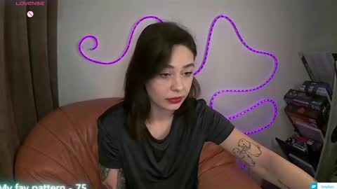 Snapshot of camomilelil chatting on March 26, 9:04 am Camomile Lil online show from March 26, 9:04 am