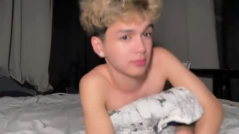 Ethan online show from April 18, 3:49 pm