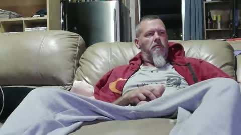 Snapshot of canadianchris1007 chatting on May 13, 9:39 am Chris online show from May 13, 9:39 am