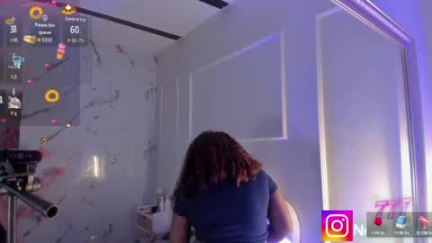 Snapshot of candaceowens chatting on May 5, 3:36 am candaceowens online show from May 5, 3:36 am