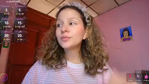 Snapshot of candase_ chatting on February 19, 12:06 am Candase online show from February 19, 12:06 am