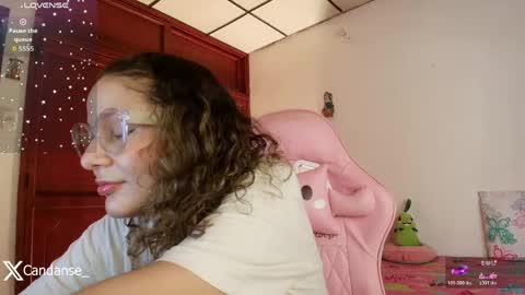 Snapshot of candase_ chatting on May 15, 2:51 am Candase online show from May 15, 2:51 am