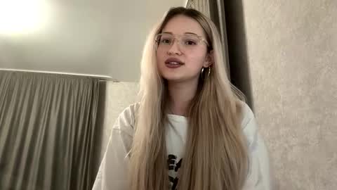 Snapshot of candelariahile chatting on February 3, 4:12 pm candelariahile online show from February 3, 4:12 pm