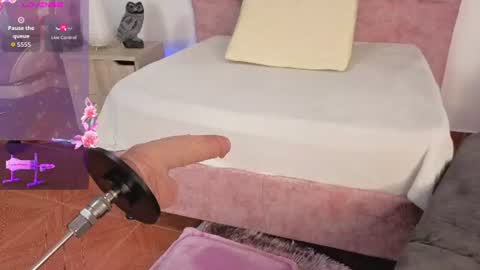 Snapshot of candy_chloe02 chatting on June 18, 3:07 am Im ChloeJoin The Fan Club online show from June 18, 3:07 am
