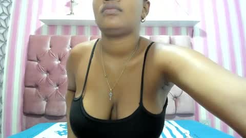 Snapshot of candy_ebony18_ chatting on October 2, 1:18 pm candy_ebony18_ online show from October 2, 1:18 pm