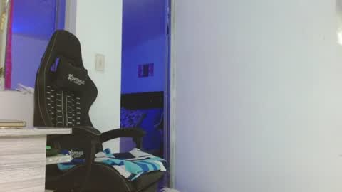 Snapshot of candy_giuliana21 chatting on June 13, 1:36 am candy_giuliana21 online show from June 13, 1:36 am
