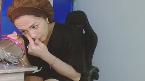 Snapshot of candy_giuliana21 chatting on June 18, 12:55 am candy_giuliana21 online show from June 18, 12:55 am