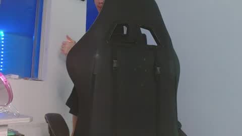 Snapshot of candy_giuliana21 chatting on June 24, 2:10 am candy_giuliana21 online show from June 24, 2:10 am