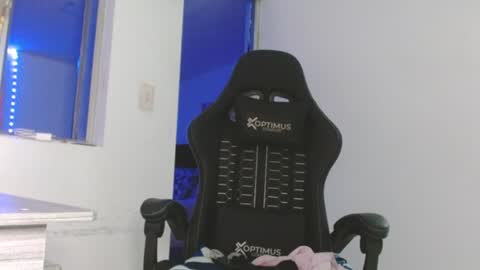 Snapshot of candy_giuliana21 chatting on June 27, 1:43 am candy_giuliana21 online show from June 27, 1:43 am
