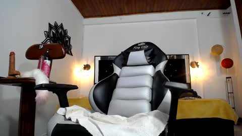 candy online show from January 16, 8:00 am