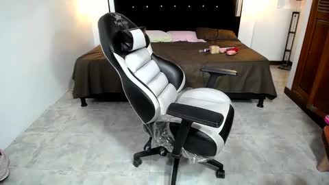 candy online show from January 28, 11:50 pm