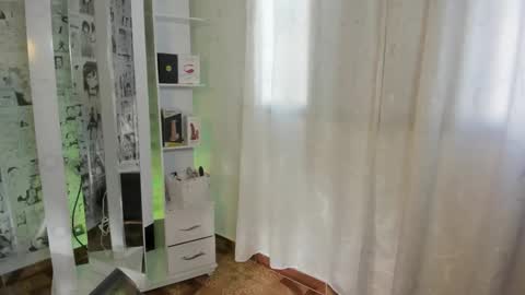 Snapshot of candy_hes chatting on December 7, 8:16 pm Nickol online show from December 7, 8:16 pm