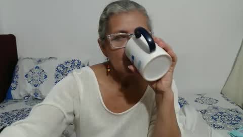 Snapshot of candy_mature_ chatting on April 21, 2:04 am candy online show from April 21, 2:04 am