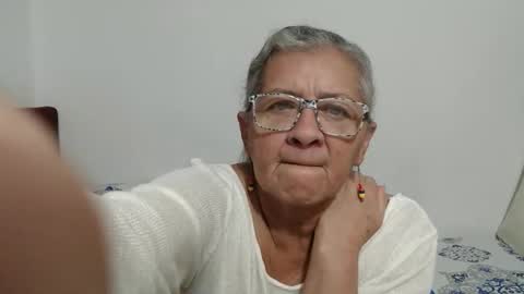 Snapshot of candy_mature_ chatting on April 21, 9:26 am candy online show from April 21, 9:26 am